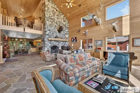 Living - 6258 Bartlett Point Rd, Mackay, ID 83251 photo 3 of 5