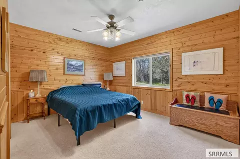 Bedroom - 6258 Bartlett Point Rd, Mackay, ID 83251 photo 10 of 16