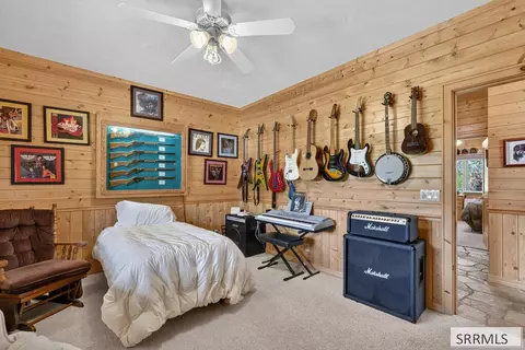 Bedroom - 6258 Bartlett Point Rd, Mackay, ID 83251 photo 5 of 16