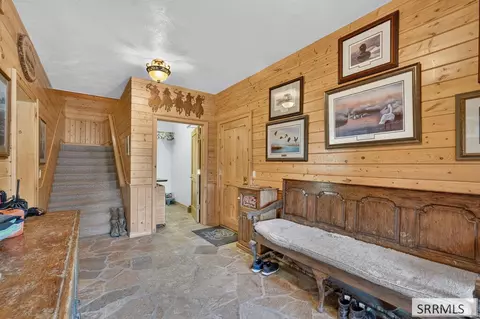 Entry Way - 6258 Bartlett Point Rd, Mackay, ID 83251 photo 2 of 5