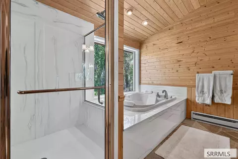 Bath - 6258 Bartlett Point Rd, Mackay, ID 83251 photo 4 of 4