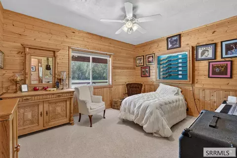 Bedroom - 6258 Bartlett Point Rd, Mackay, ID 83251 photo 4 of 16