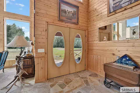 Entry Way - 6258 Bartlett Point Rd, Mackay, ID 83251 photo 1 of 5