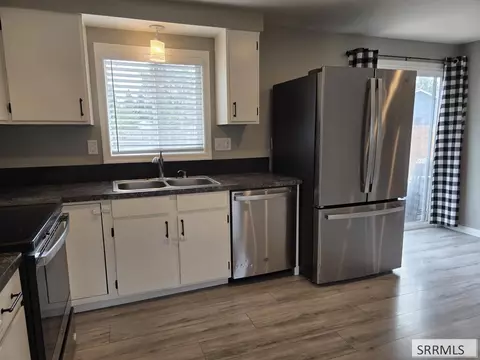 Kitchen - 660 S 2nd E, Saint Anthony, ID 83445 photo 3 of 4