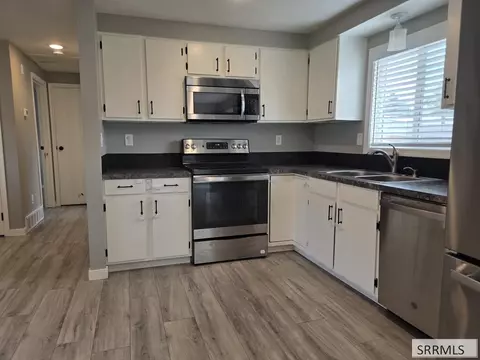 Kitchen - 660 S 2nd E, Saint Anthony, ID 83445 photo 1 of 4