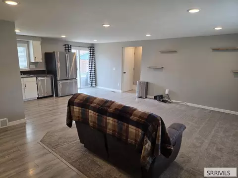 Living - 660 S 2nd E, Saint Anthony, ID 83445 photo 3 of 4
