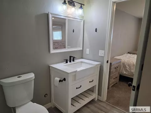 Bath - 660 S 2nd E, Saint Anthony, ID 83445 photo 2 of 3