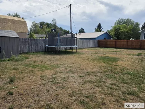 Exterior - 660 S 2nd E, Saint Anthony, ID 83445 photo 3 of 5