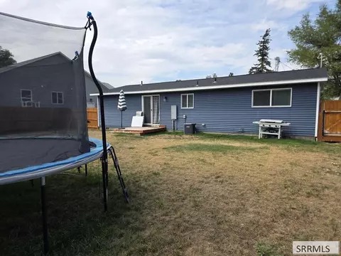 Exterior - 660 S 2nd E, Saint Anthony, ID 83445 photo 4 of 5