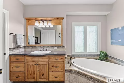 Bath - 3832 S Founders Pointe Dr, Ammon, ID 83406 photo 1 of 4