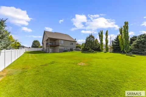 Exterior - 3832 S Founders Pointe Dr, Ammon, ID 83406 photo 11 of 17