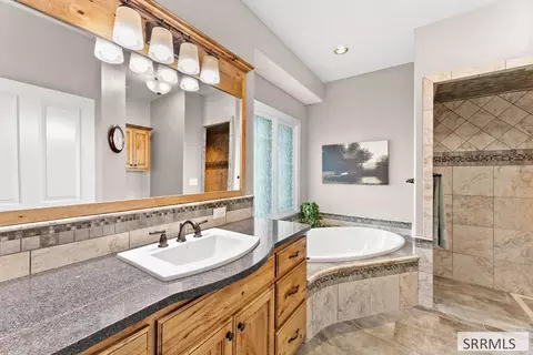 Bath - 3832 S Founders Pointe Dr, Ammon, ID 83406 photo 2 of 4