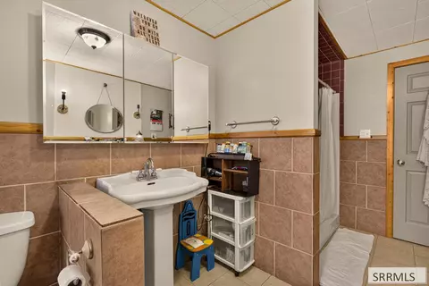 Bath - 1493 E Jensen Rd, Mccammon, ID 83250 photo 2 of 6