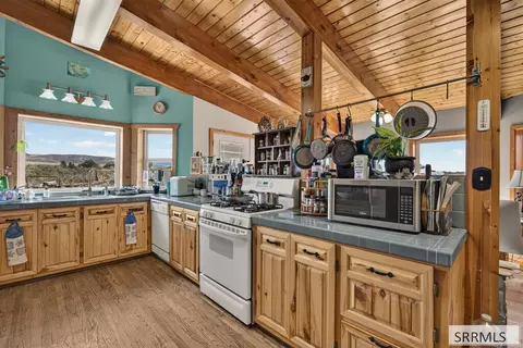 Kitchen - 1493 E Jensen Rd, Mccammon, ID 83250 photo 3 of 5