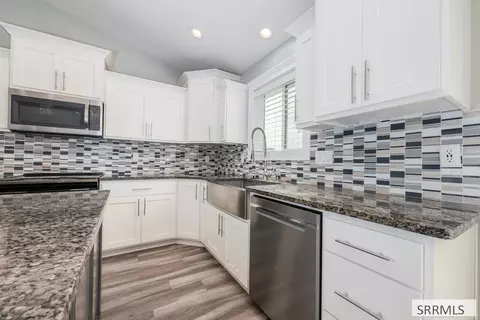 Kitchen - 4802 Porter Dr, Ammon, ID 83406 photo 3 of 4
