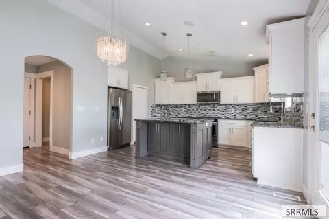 Kitchen - 4802 Porter Dr, Ammon, ID 83406 photo 2 of 4