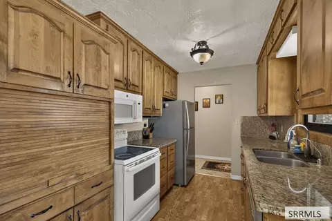 Kitchen - 568 E 2200 N, Monteview, ID 83435 photo 2 of 3