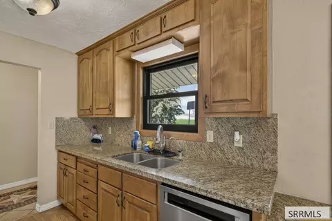 Kitchen - 568 E 2200 N, Monteview, ID 83435 photo 3 of 3