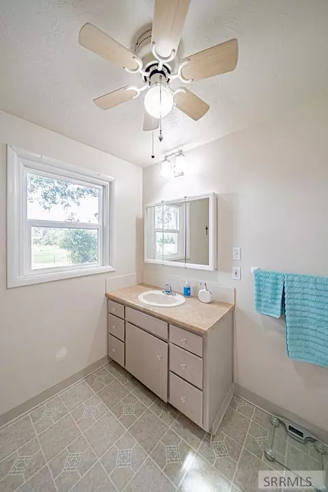 Bath - 675 N 2880 E, Roberts, ID 83444 photo 2 of 3