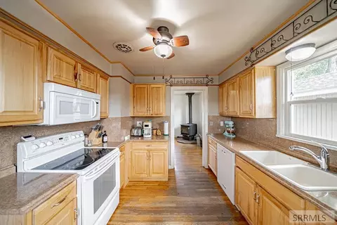 Kitchen - 675 N 2880 E, Roberts, ID 83444 photo 2 of 2