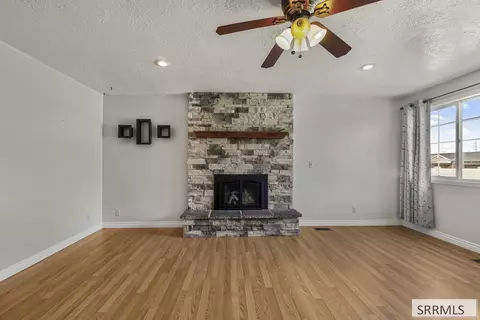Living - 71 N 3rd W, Rexburg, ID 83440 photo 2 of 5