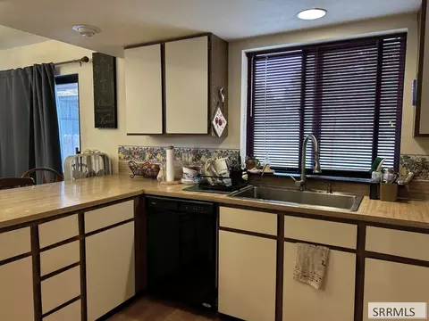 Kitchen - 1010 S 11th St, Challis, ID 83226 photo 3 of 4