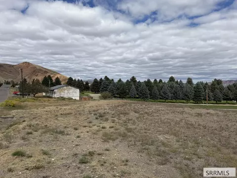 821 S 7th St, Challis, ID 83226 photo 4
