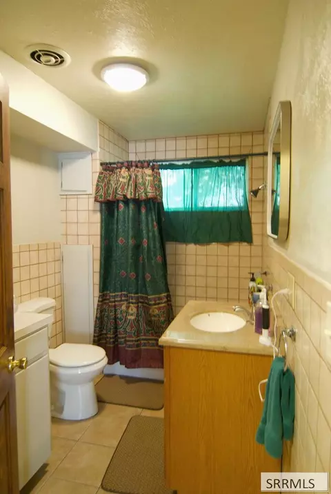 Bath - 3873 E 200 N, Rigby, ID 83442 photo 1 of 3