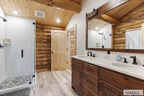Bath - 1644 Shadow Loop S, Ashton, ID 83420 photo 3 of 3