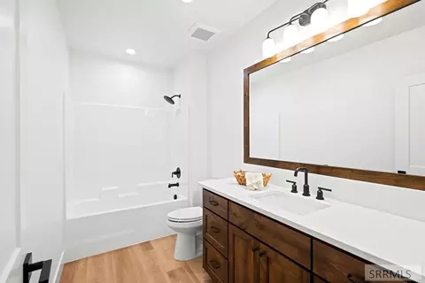 Bath - 1568 N 845 E, Shelley, ID 83274 photo 5 of 5