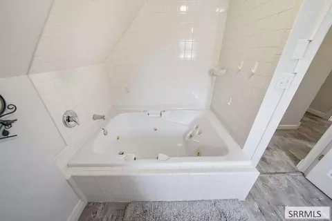 Bath - 377 E 1st N, Rexburg, ID 83440 photo 4 of 11