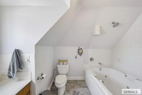 Bath - 377 E 1st N, Rexburg, ID 83440 photo 3 of 11