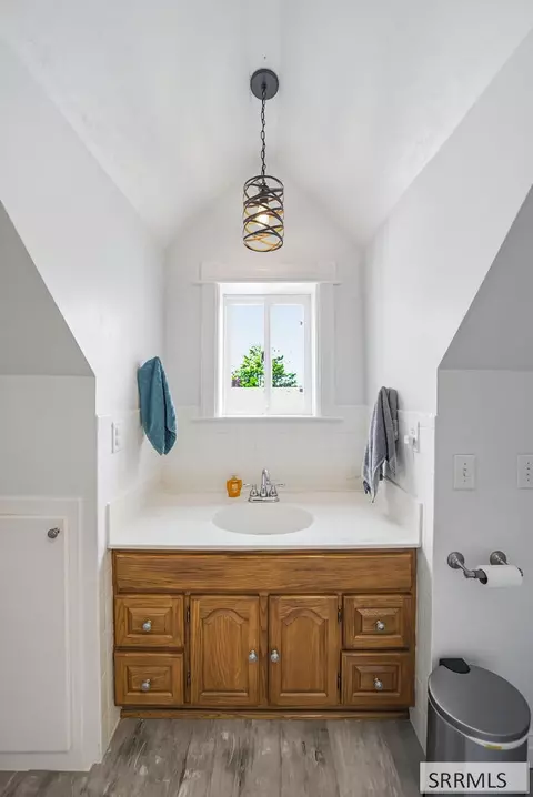 Bath - 377 E 1st N, Rexburg, ID 83440 photo 1 of 11
