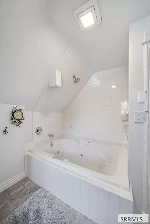 Bath - 377 E 1st N, Rexburg, ID 83440 photo 5 of 11