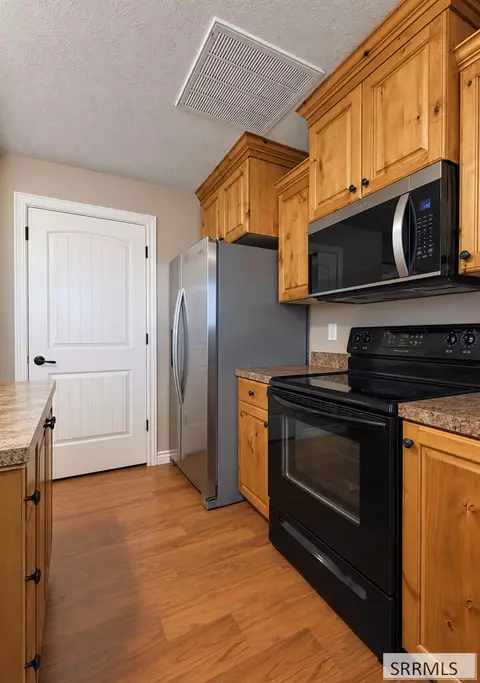 Kitchen - 433 Sunflower Rd, Rexburg, ID 83440 photo 2 of 3