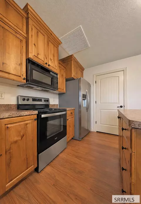 Kitchen - 435 Sunflower Rd, Rexburg, ID 83440 photo 2 of 3