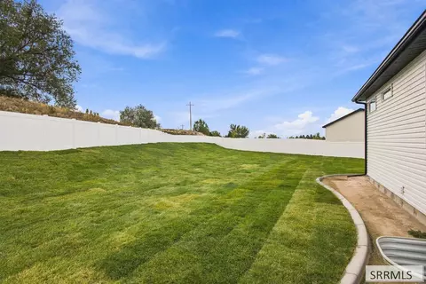Exterior - 6307 Cottontree Ln, Ammon, ID 83406 photo 4 of 6