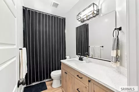 Bath - 6307 Cottontree Ln, Ammon, ID 83406 photo 1 of 2