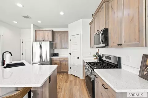Kitchen - 6307 Cottontree Ln, Ammon, ID 83406 photo 2 of 2