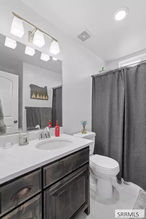 Bath - 3272 Conela Cir, Ammon, ID 83406 photo 2 of 7