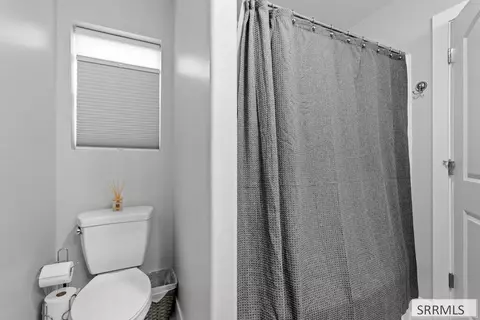 Bath - 3272 Conela Cir, Ammon, ID 83406 photo 5 of 7