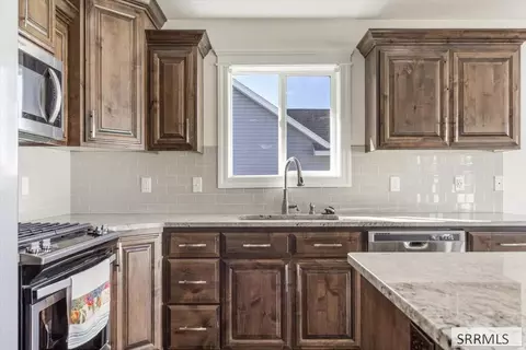 Kitchen - 4806 S Mountain Bend Dr, Ammon, ID 83406 photo 2 of 3