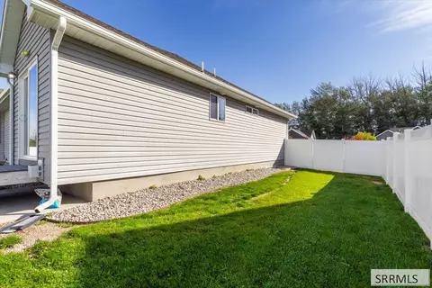 Exterior - 4806 S Mountain Bend Dr, Ammon, ID 83406 photo 6 of 9