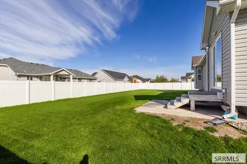 Exterior - 4806 S Mountain Bend Dr, Ammon, ID 83406 photo 5 of 9