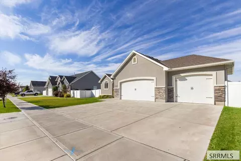 Exterior - 4806 S Mountain Bend Dr, Ammon, ID 83406 photo 3 of 9