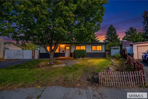 272 Valley Dr, Idaho Falls, ID 83401
