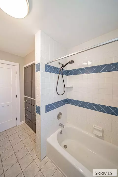 Bath - 467 N 3rd W, Rigby, ID 83442 photo 3 of 9