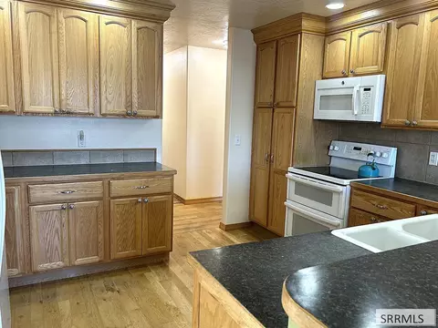 Kitchen - 712 Monroe St, Salmon, ID 83467 photo 3 of 6