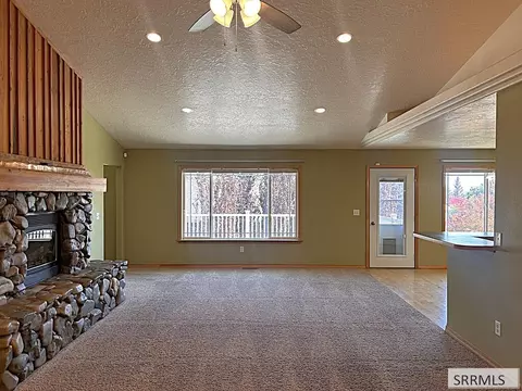 Living - 712 Monroe St, Salmon, ID 83467 photo 2 of 14