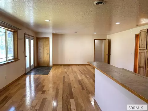 Living - 712 Monroe St, Salmon, ID 83467 photo 8 of 14
